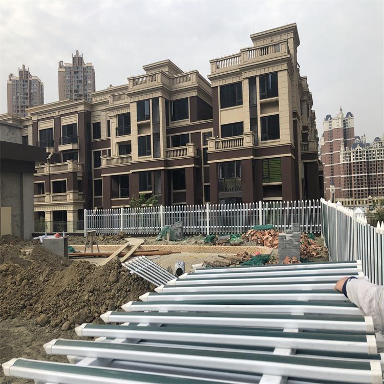 成都PVC护栏_成都草坪围栏_成都PVC地位草坪栏杆_成都阳台护栏