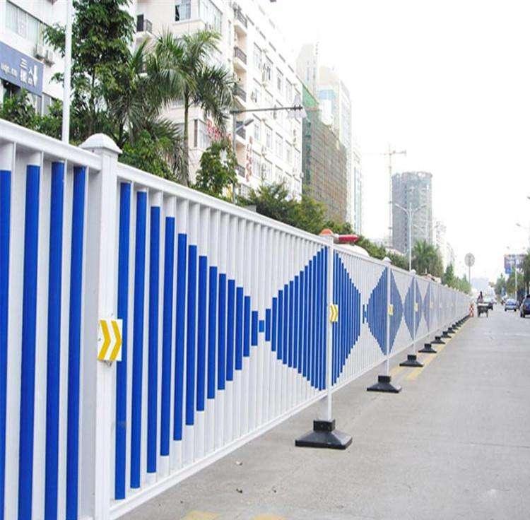 锌钢道路护栏 隔离栏 城市马路护栏 交通防撞护栏 厂家直销 丰年金属护栏网价格