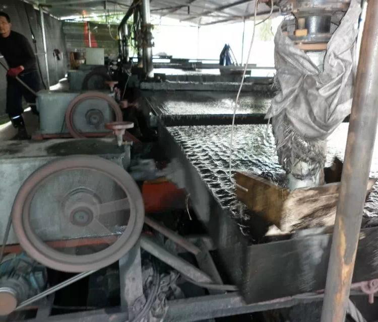 供应金钢沙洗选摇床  金钢砂选矿摇床  3米摇床选矿  4.08平方矿用摇床  洗金3米摇床