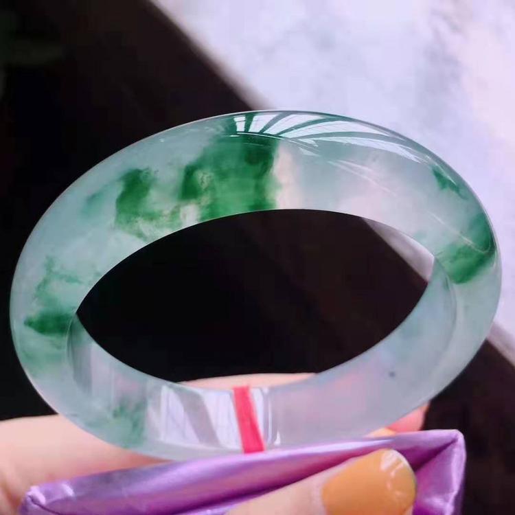 种水好的翡翠   种水好的翡翠   怎么鉴定翡翠的真假  翡翠手镯   手镯