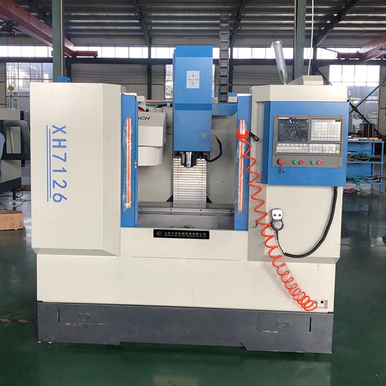 厂家供应数控立式加工中心XH7126小型数控铣床加工中心三线轨