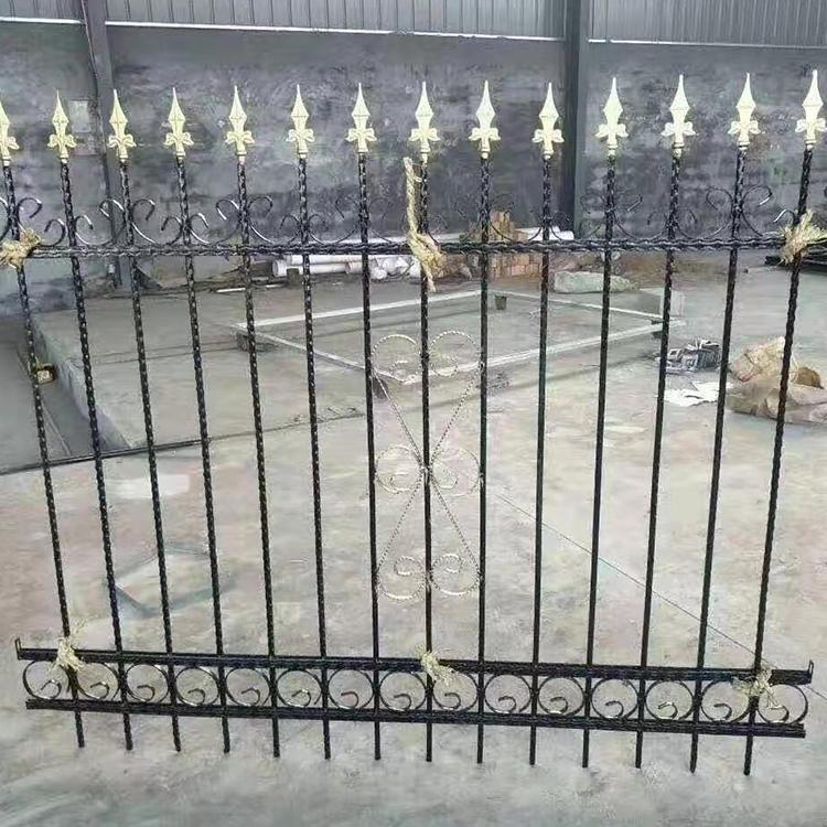 山东铸铁围墙    临朐铸铁栅栏生产厂家    烨宇铸铁栏杆批发