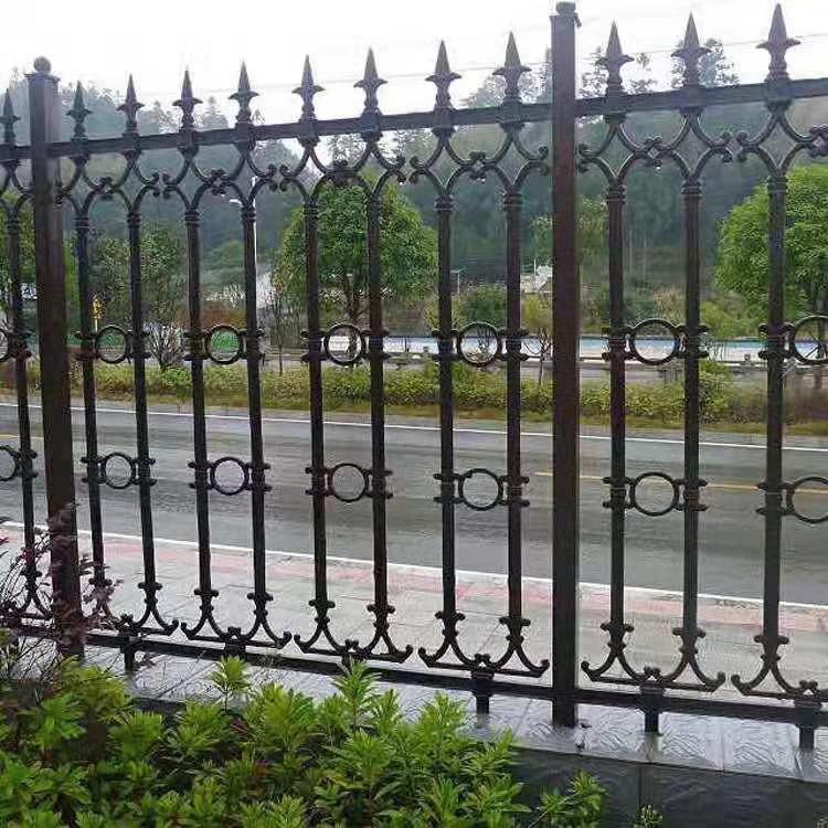 临朐工厂铸铁护栏   烨宇工程铸铁围墙   小区铸铁护栏生产批发