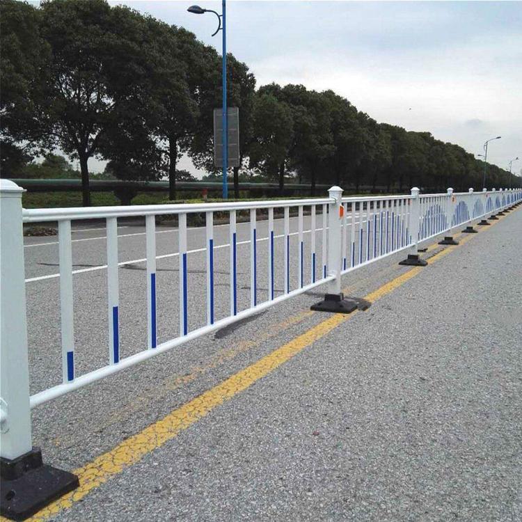 道路护栏隔离栏防护围栏锌钢护栏公路交通安全设施市政护栏围栏