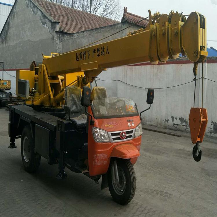 园林树球三轮随车吊 工地建筑5吨小吊车 时风三轮底盘改装吊车