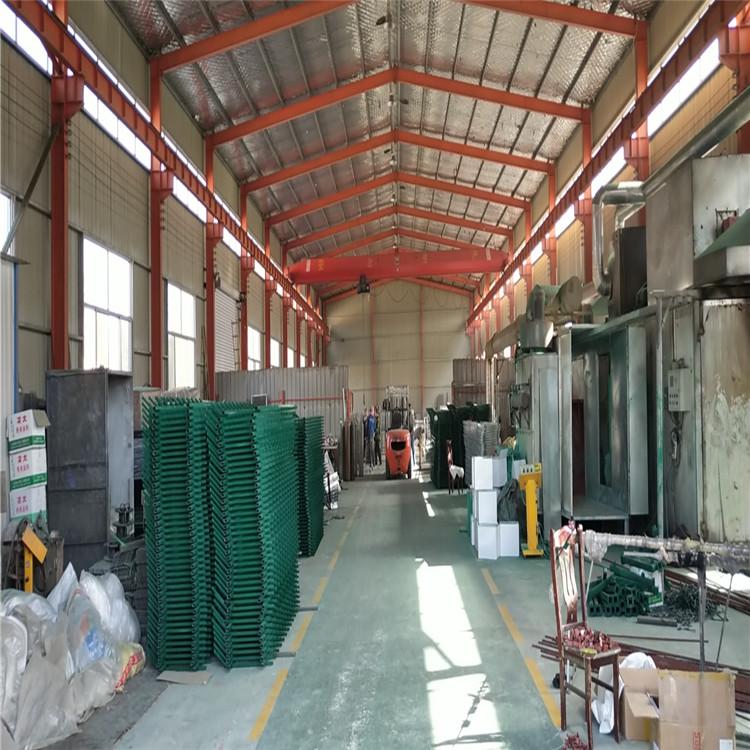锌钢草坪护栏生产厂家_小区市政绿化带草坪护栏_草坪围栏网
