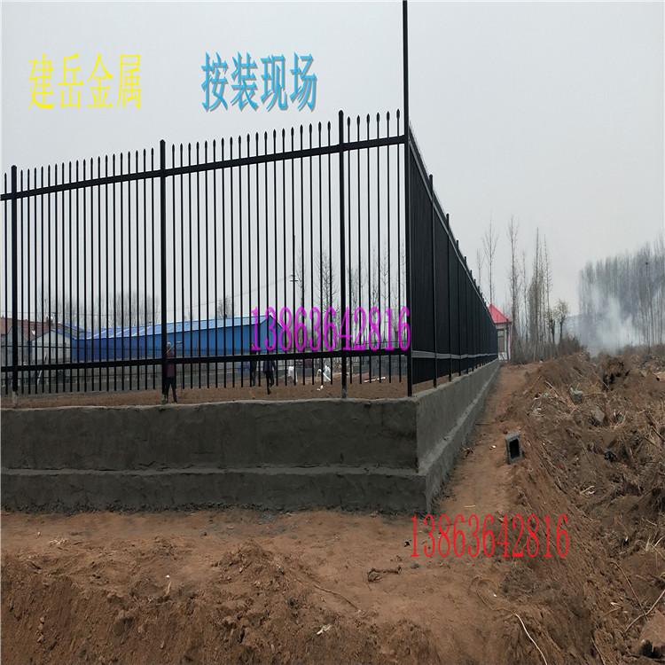 现货供应蓝白黑三横梁锌钢护栏-小区围栏