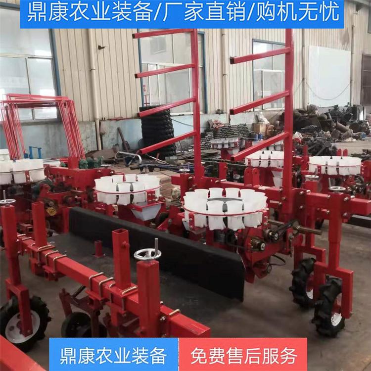 牵引式多苗盘两行起垄覆膜移栽一体机 适用广 厂家直销欢迎订购