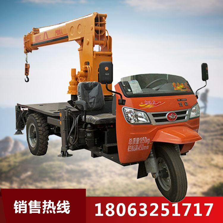 供应热销全新三轮随车吊 3吨小型起吊机家用园林吊树木 农用自备吊操作灵活性能稳