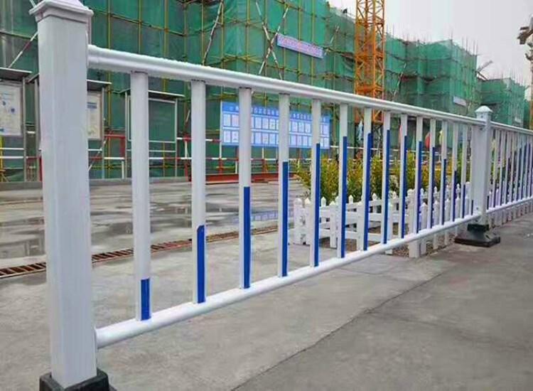 专业道路护栏_道路隔离栏---公路防护栏--防撞栏