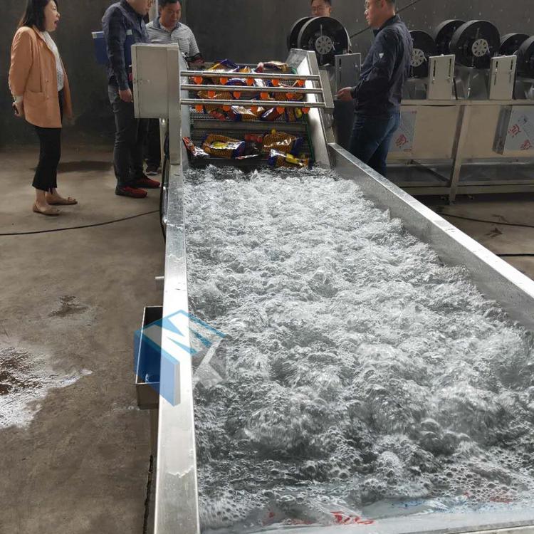 2019新型包装袋去油污清洗机 连续式洗袋风干流水线价格