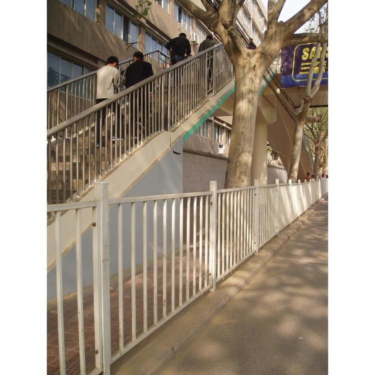 陕西省咸阳市是西安护栏西安围栏厂家 交通护栏西安护栏厂家