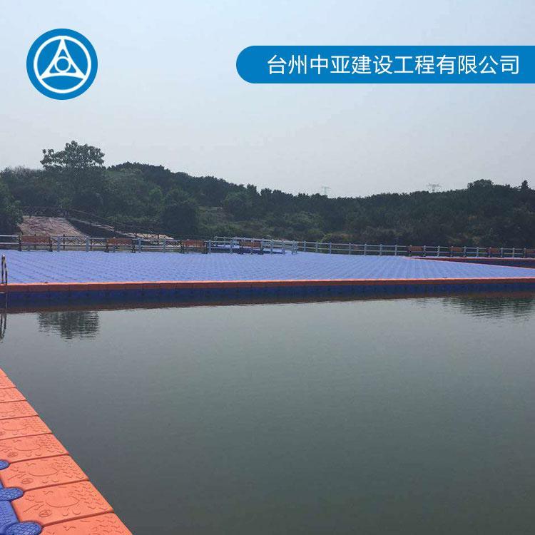 娱乐水上游泳池定制 中亚水上工程 水上浮筒平台定制