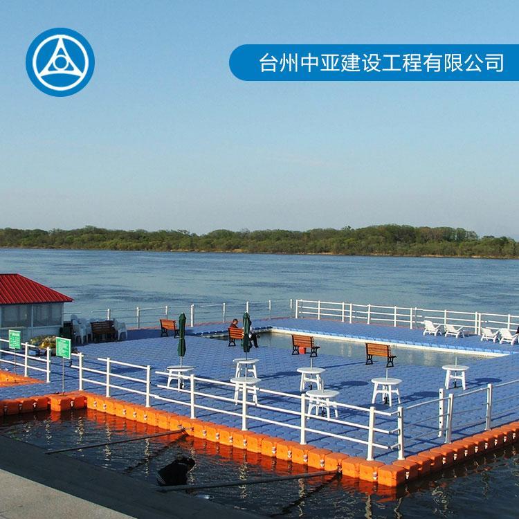 娱乐水上游泳池现货 中亚水上工程 移动浮筒游泳池定制