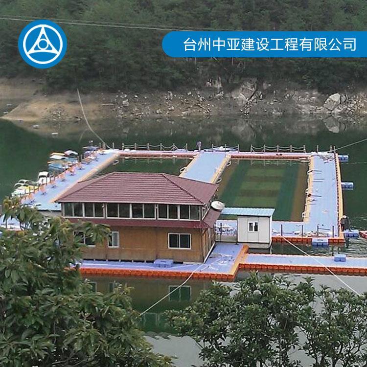 搭建浮筒水上游泳池生产商 中亚水上工程 水上观景浮筒平台定制