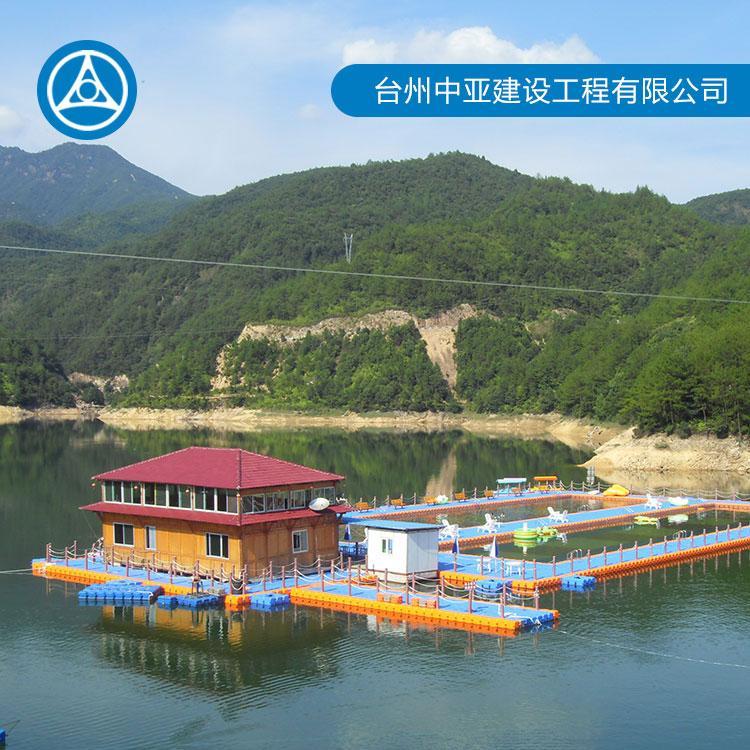 搭建浮筒水上游泳池 中亚水上工程 水上闯关乐园现货