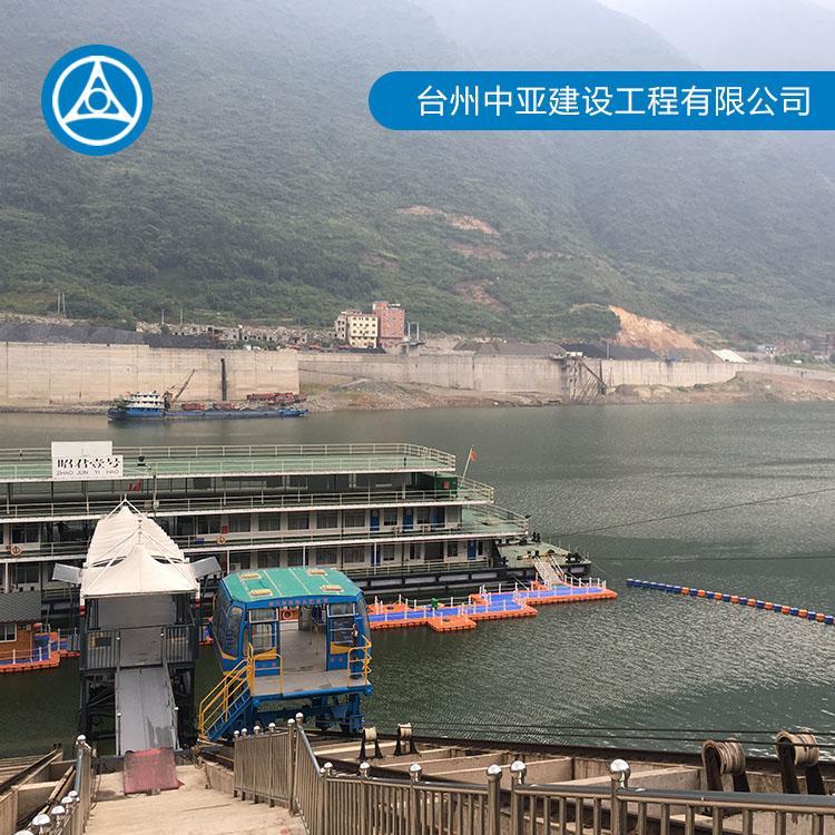 中亚水上工程 水上游泳池休闲 浮筒游艇码头现货