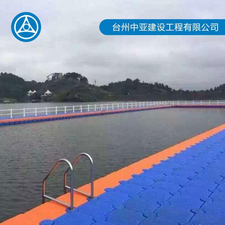 水上工程浮筒厂家 水上游泳池现货 水上闯关乐园设计