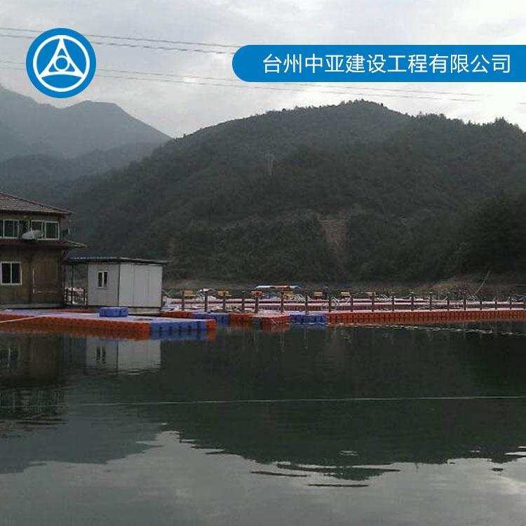 塑料浮筒水上平台 水上游泳池设计 水上浮筒游泳池休闲