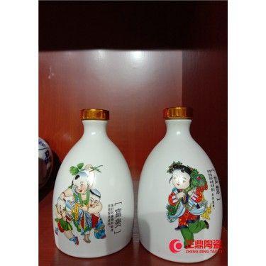 中国红陶瓷酒瓶