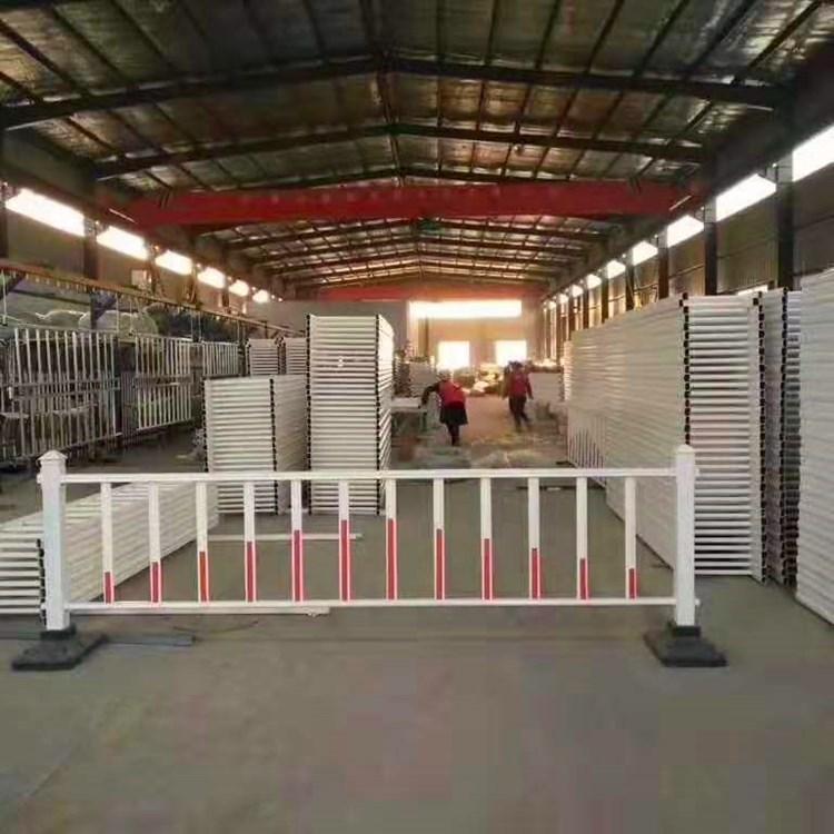 定做道路护栏_道路隔离栏---公路防护栏--防撞栏