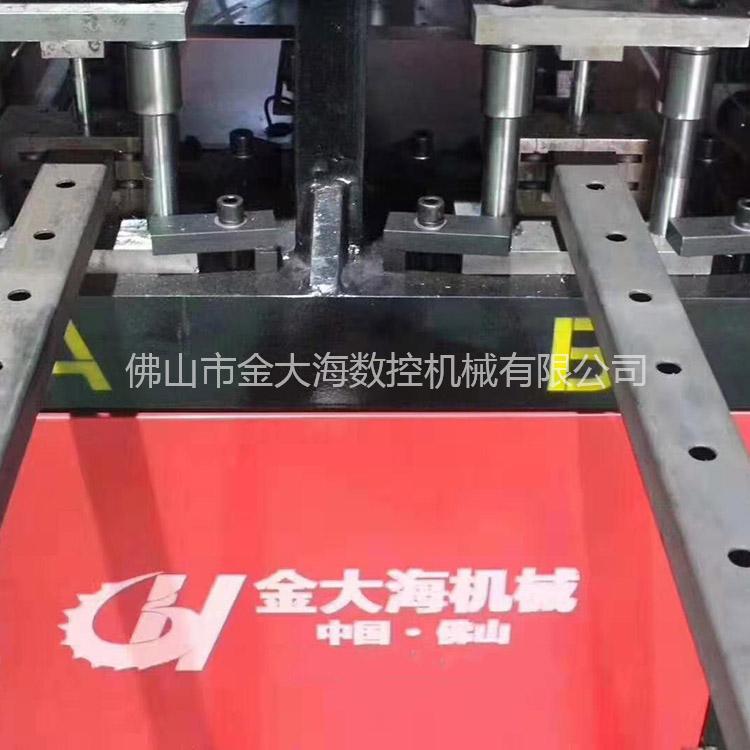 锌钢护栏全自动冲孔机  数控全自动护栏冲孔机  厂家直销