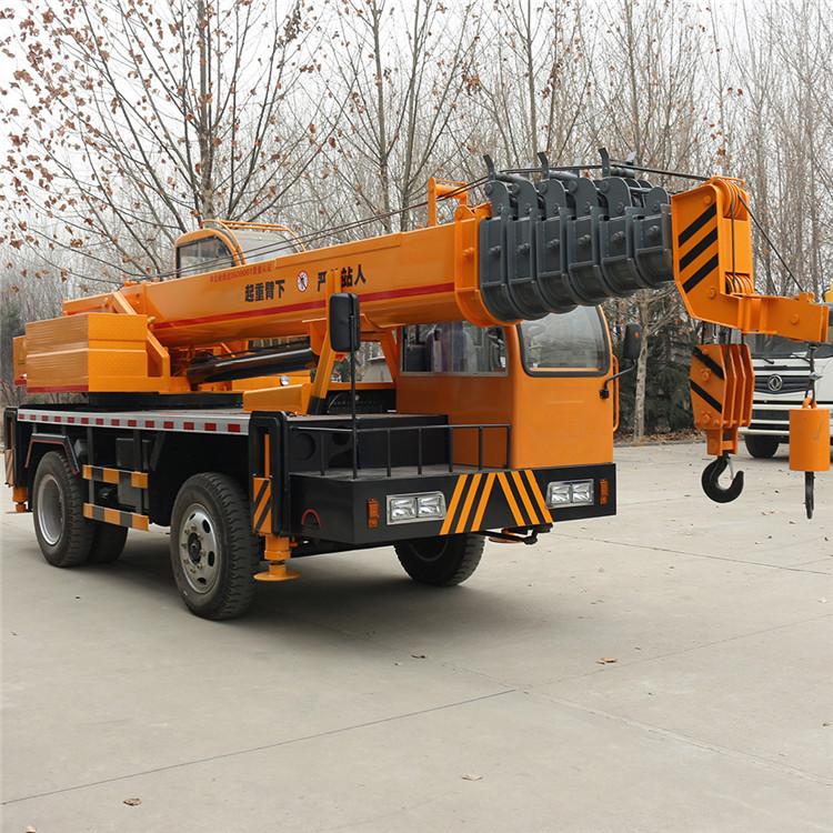 自制25吨以下吊车 电力工程用自制小吊车 轮胎式自制底盘起重机