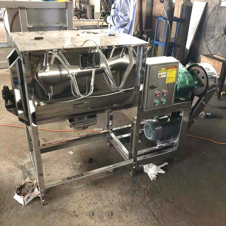 小型卧式干粉搅拌机饲料添加剂颗粒槽型混料机红薯粉螺带混合机厂家