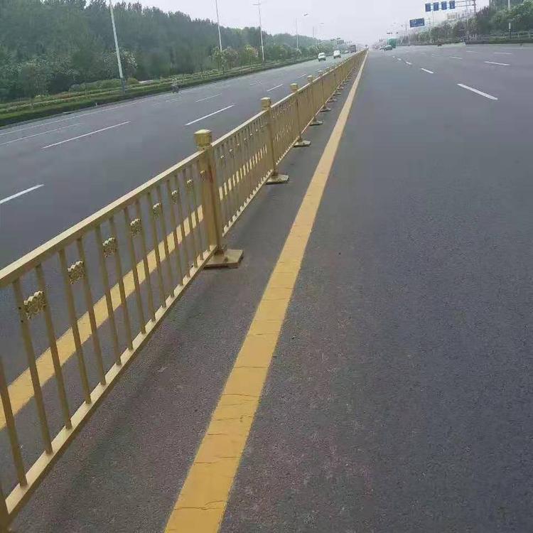 现货交通道路隔离护栏_市政锌钢护栏围挡_人行道城市道路隔离栏_市政护栏