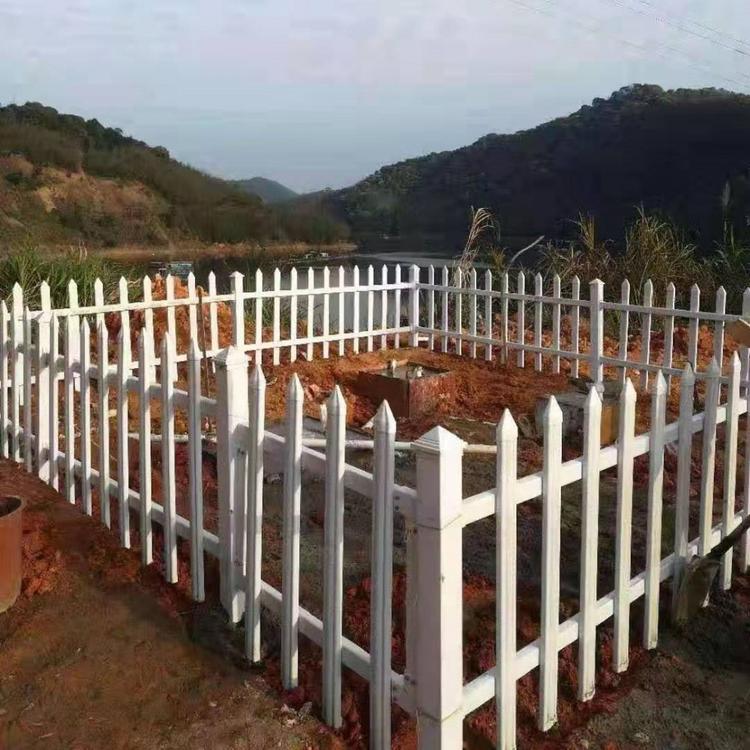 绿化带护栏 园林草坪护栏 pvc 草坪护栏定制就选禾迈质量上乘口碑推荐