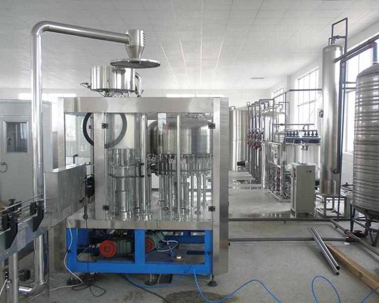 小瓶水灌装机 瓶装水自动灌装机械设备 6000瓶装水冲灌封三合一体机
