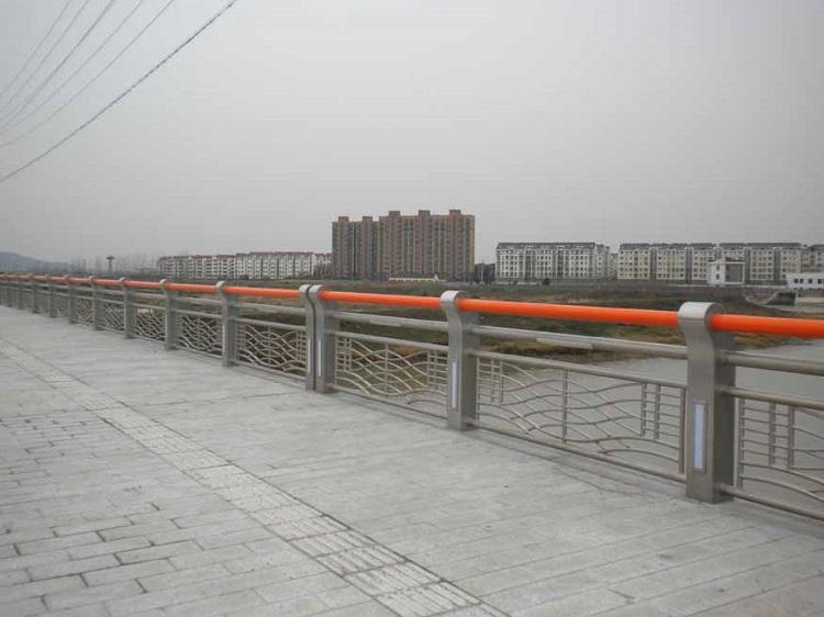 临朐道路护栏 交通安全防护栏生产厂家