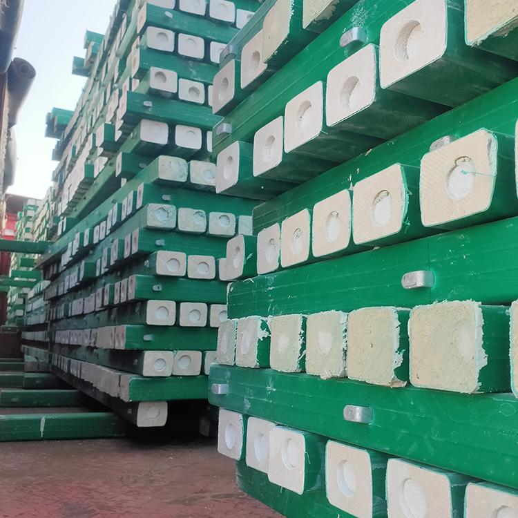 厂家供应 耐腐蚀绿色防护隔离挂刺绳立柱 可定制 飞腾复合立柱