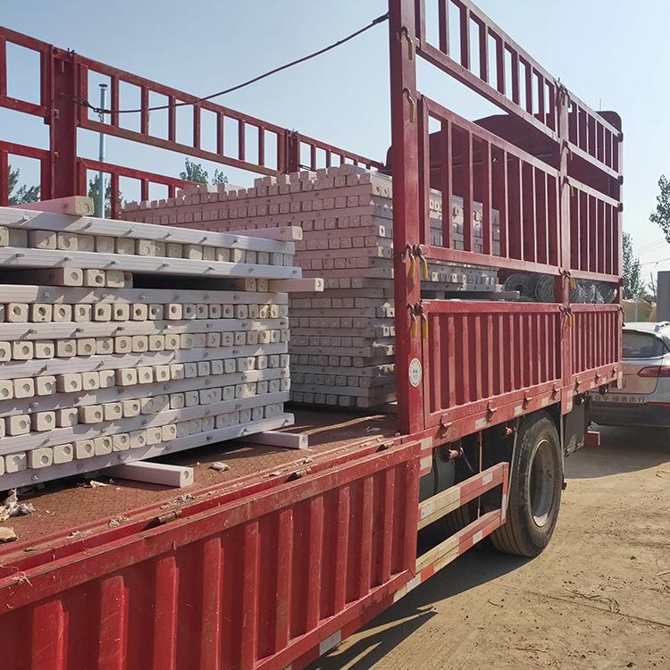 厂家供应 高区公路刺绳隔离复合立柱 可定制 飞腾复合立柱