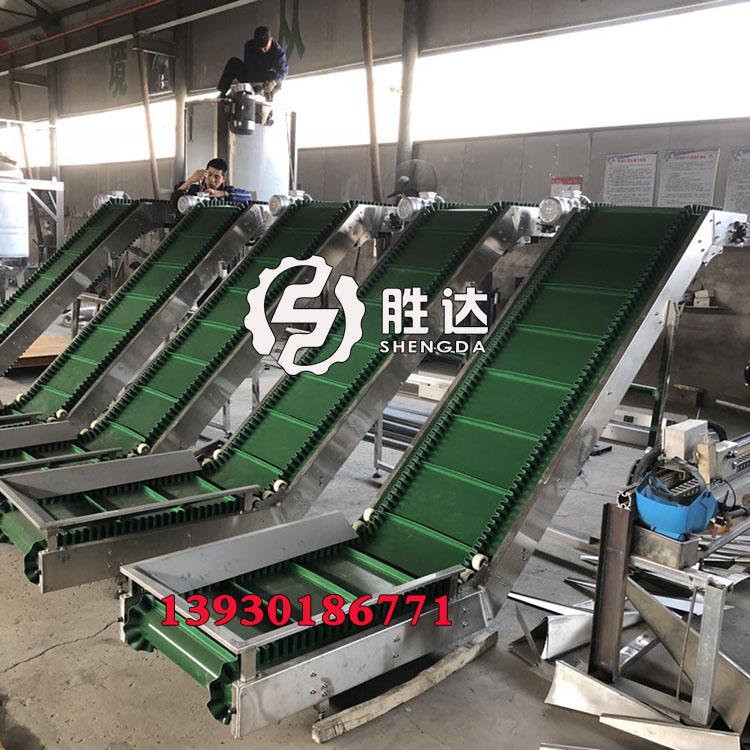 裙板格挡爬坡输送机带式PVC绿色流水线设备爬坡提升上料机专业制作