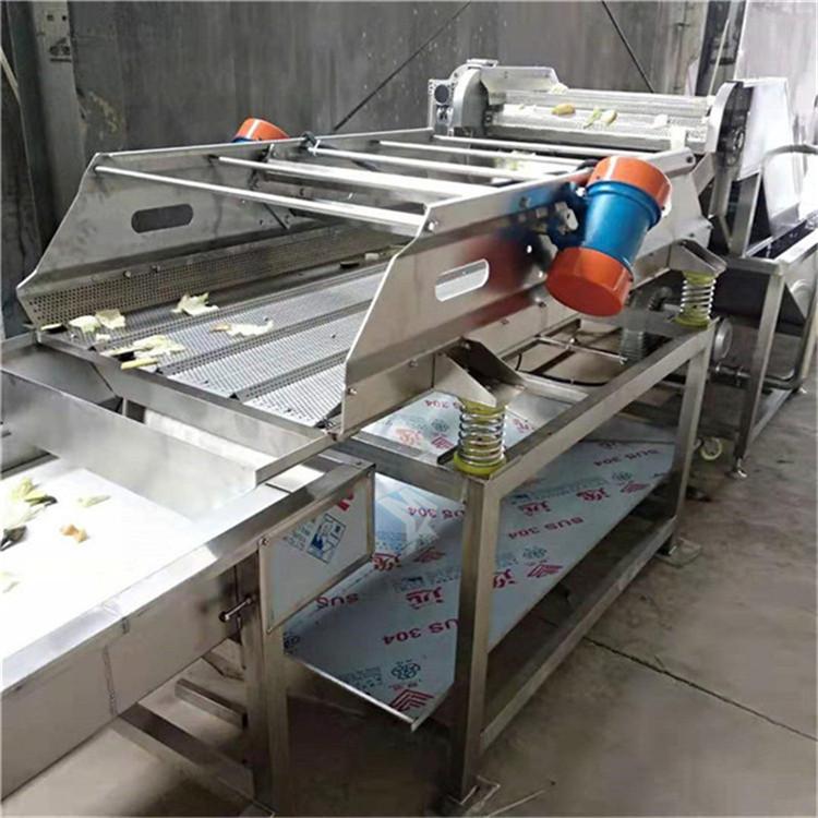 洗净的蔬菜怎样去除表面水分 需要哪些设备 果蔬震动风干生产线