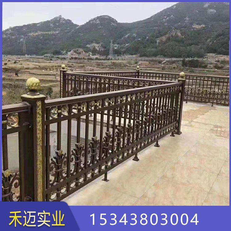 牡丹花隔离护栏  市政黄金护栏 京式道路护栏禾迈实业欢迎咨询