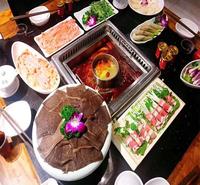 便宜的火锅桌子 火锅餐桌多少钱一套  家用餐桌带火锅的桌子