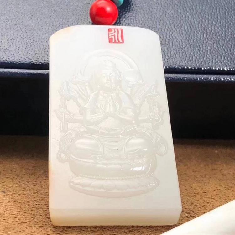 和田玉一级白和田玉籽料作品千手观音