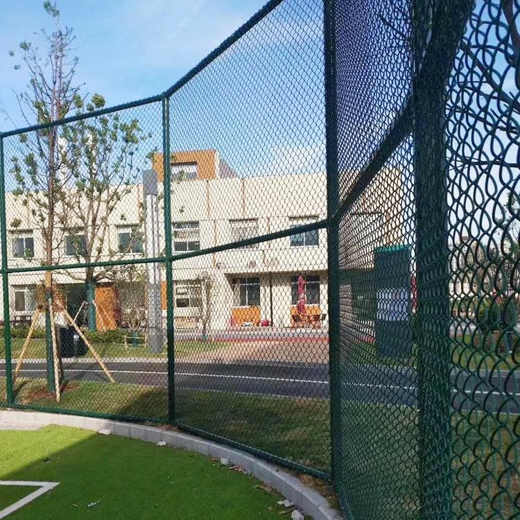 球场围网厂家镀锌球场围网低碳钢丝球场围网运动专用勾花球场围网