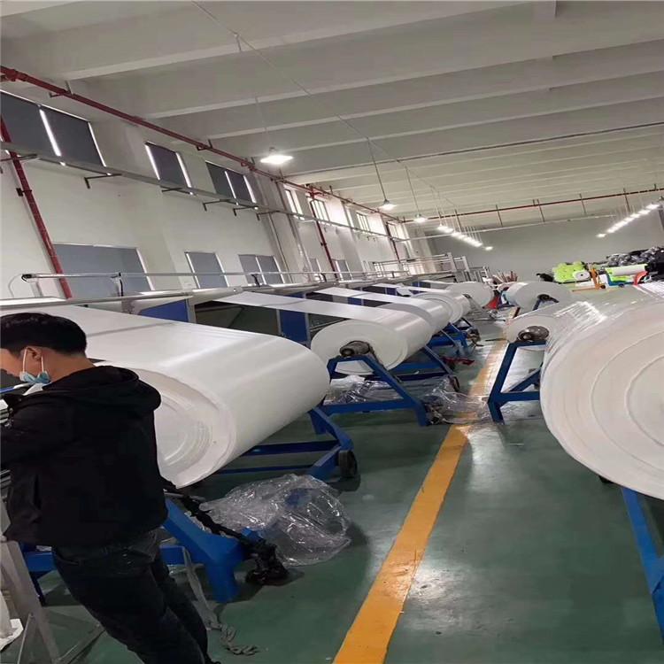 涤纶布PE膜面料防护服贴膜面料涤纶无纺布PE膜防护面料供应