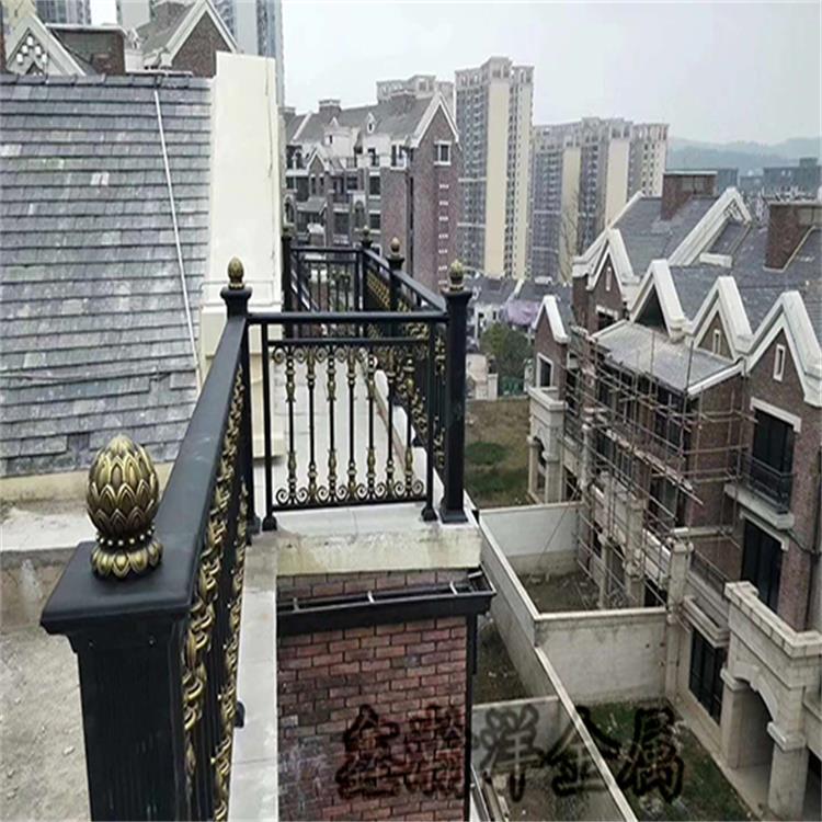 现货供应 成都锌钢道路护栏 锌钢楼梯护栏 成都锌钢围栏 成都锌钢护栏价格 订购推荐