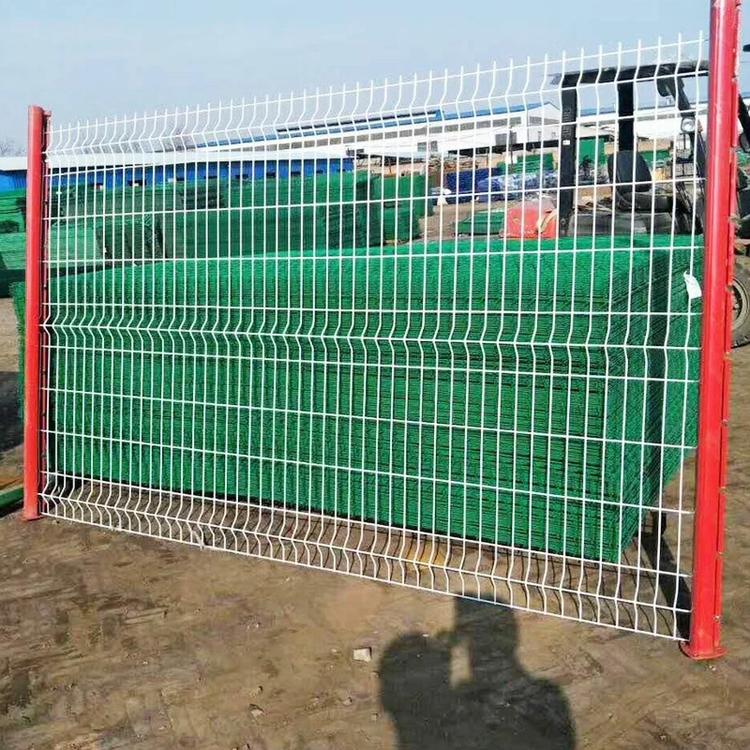 三角折弯护栏网厂家鼎尊镀锌三角折弯护栏小区园林护栏网