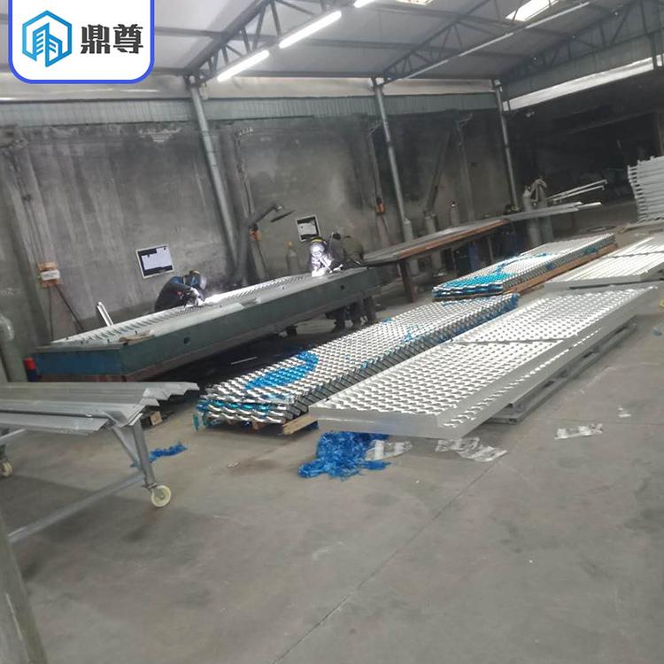 不锈钢网厂家鼎尊定制不锈钢网菱形冲孔网不锈钢网