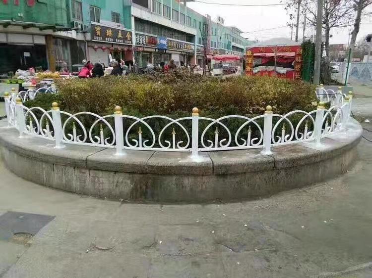 锌钢草坪户外园林绿化护栏铁艺小区花园路边栏杆PVC 栅栏