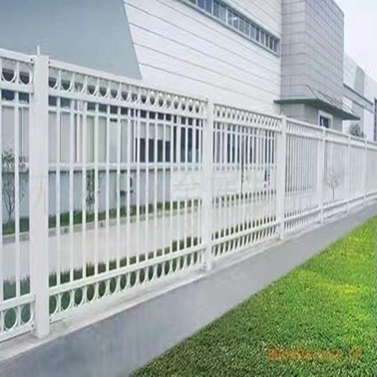 看这里锌钢护栏  值得信赖的锌钢护栏厂家  锌钢护栏生产厂家