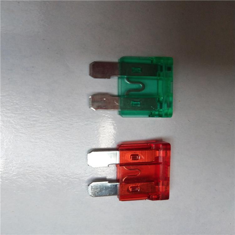 汽车保险片后面的数字是什么意思