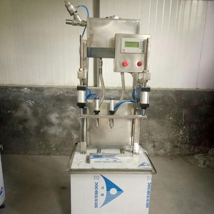 半自动2头液体灌装机厂家-天泉-半自动2头液体灌装机价格