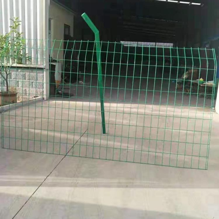云南昆明护栏网 铁丝围栏防护网隔离网圈地高速公路钢丝网片 量大从优