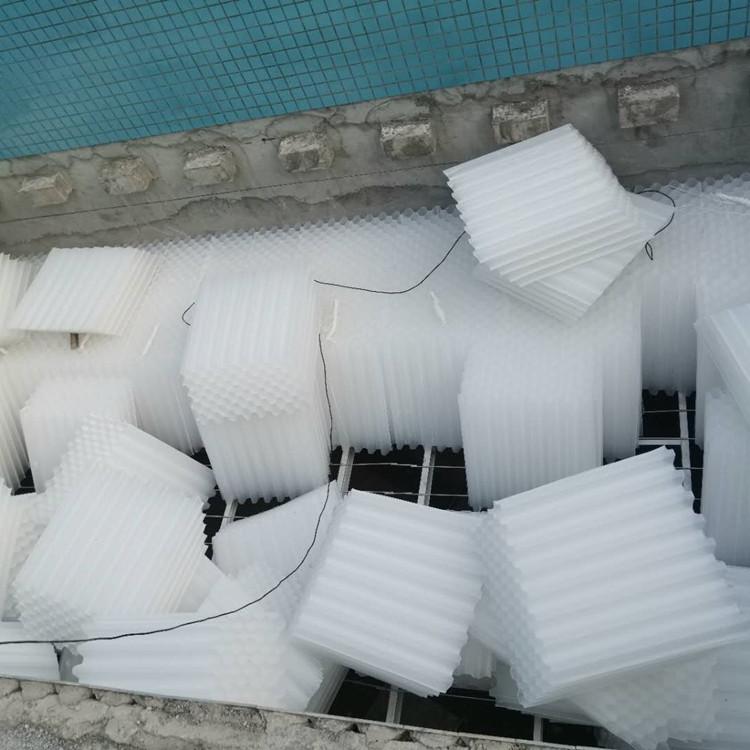 聚丙烯材质蜂窝斜管价格 水处理专用蜂窝斜管填料 现场安装